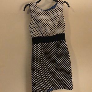 Tahari size 4 black and white dresss